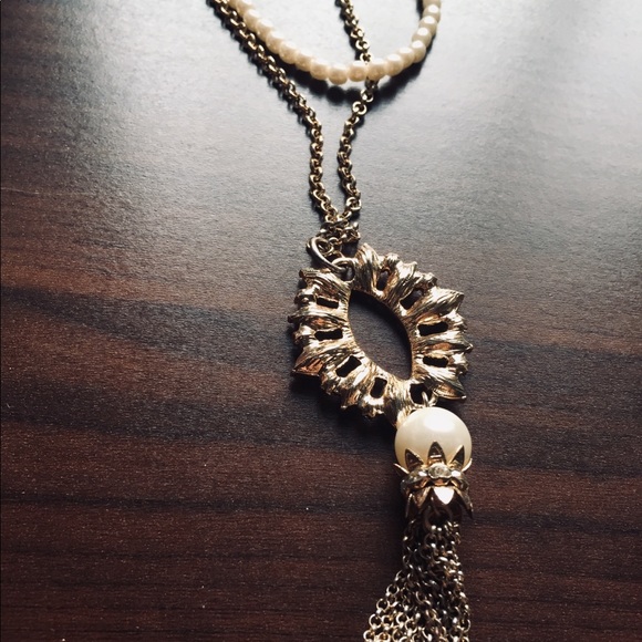 💋Gold and Pearl Accent Statement Necklace - Picture 3 of 4